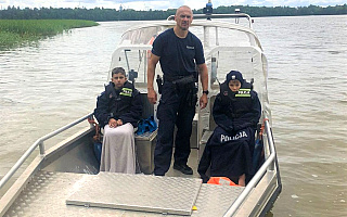 Akcja na Jeziorze Oleckim Wielkim. Kajakarzom pomogli policjanci